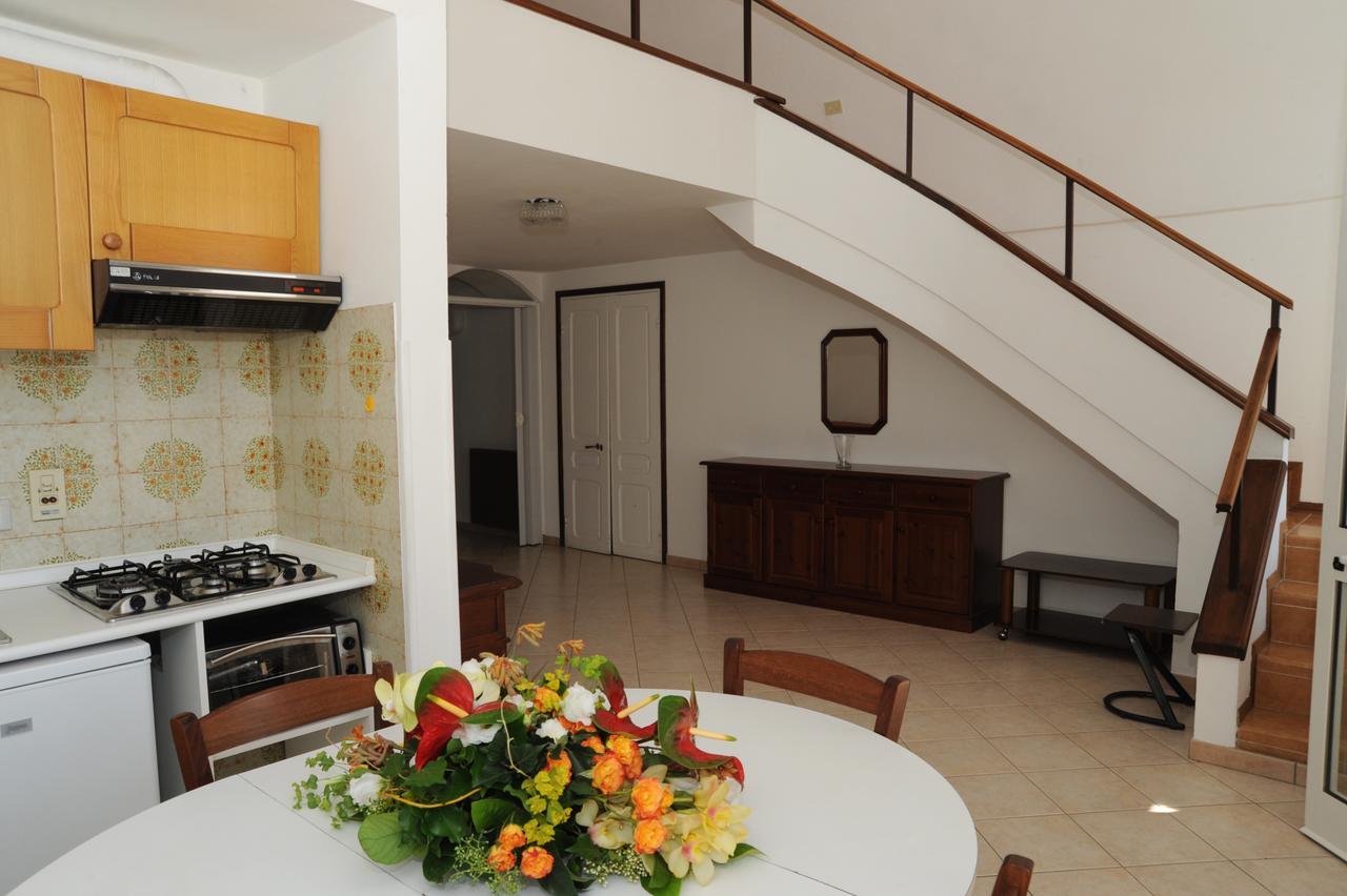 Holiday'S Beach Aparthotel Ventimiglia Buitenkant foto