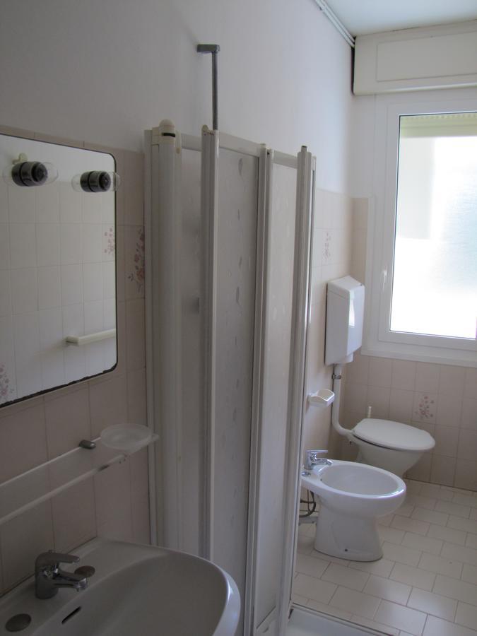 Holiday'S Beach Aparthotel Ventimiglia Buitenkant foto