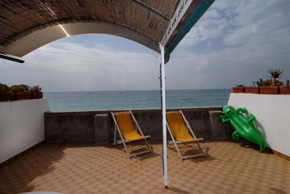 Holiday'S Beach Aparthotel Ventimiglia Buitenkant foto
