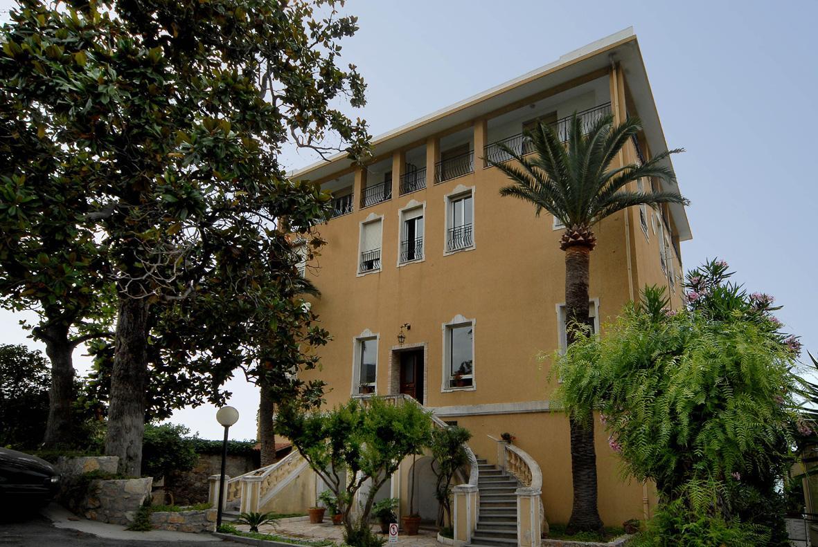 Holiday'S Beach Aparthotel Ventimiglia Buitenkant foto