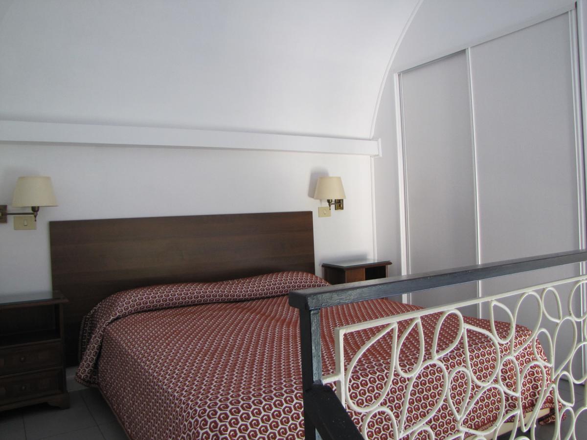 Holiday'S Beach Aparthotel Ventimiglia Buitenkant foto